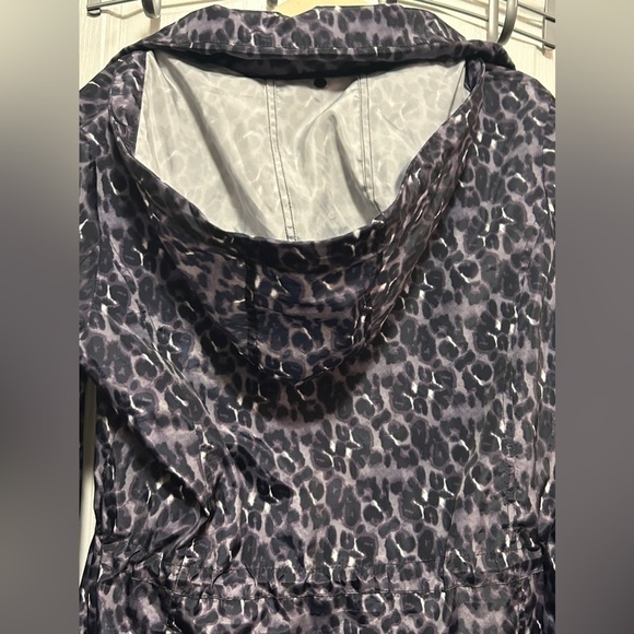 Lucky Brand Premium Performance Waterproof Long Leopard Print Anorak Size Small - Picture 4 of 16